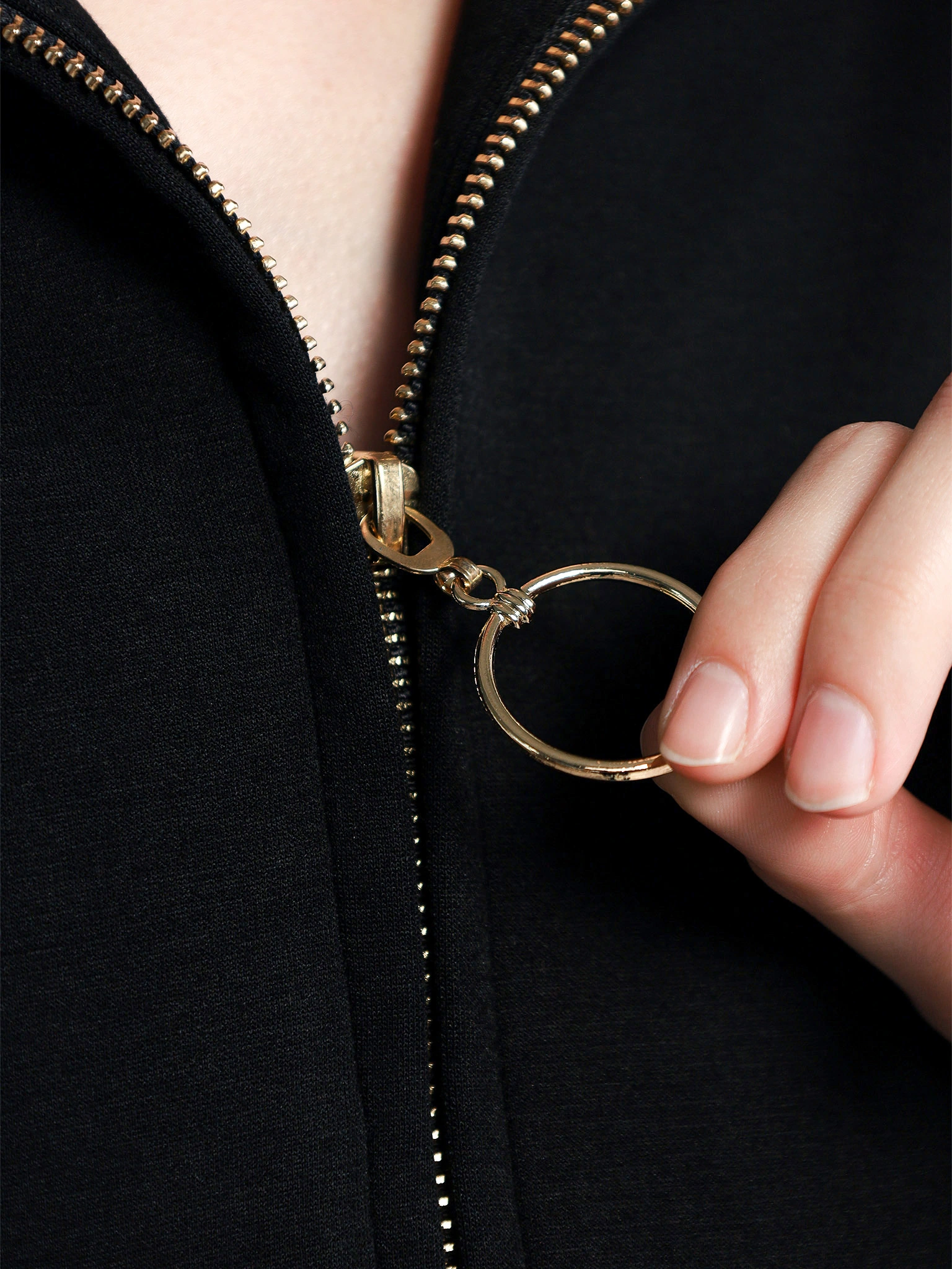 Куртка трикотажная черного цвета